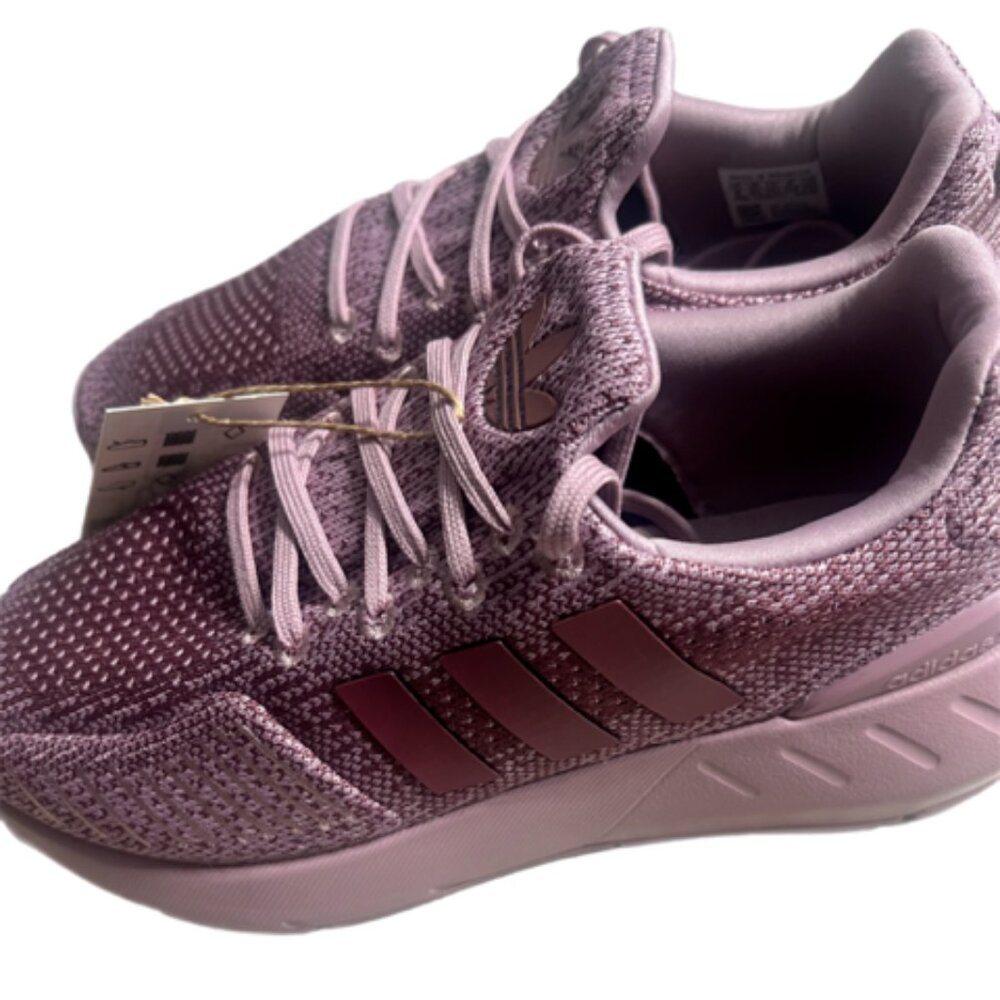 Adidas Women's Swift Run 22 Sneakers size 6